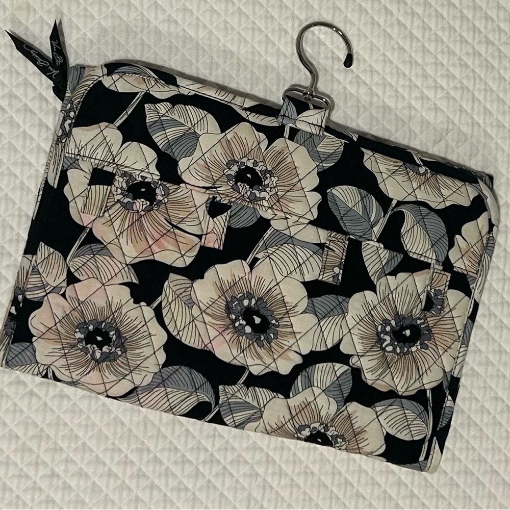 Vera Bradley Camellia Hanging Jewelry / Travel Organizer.